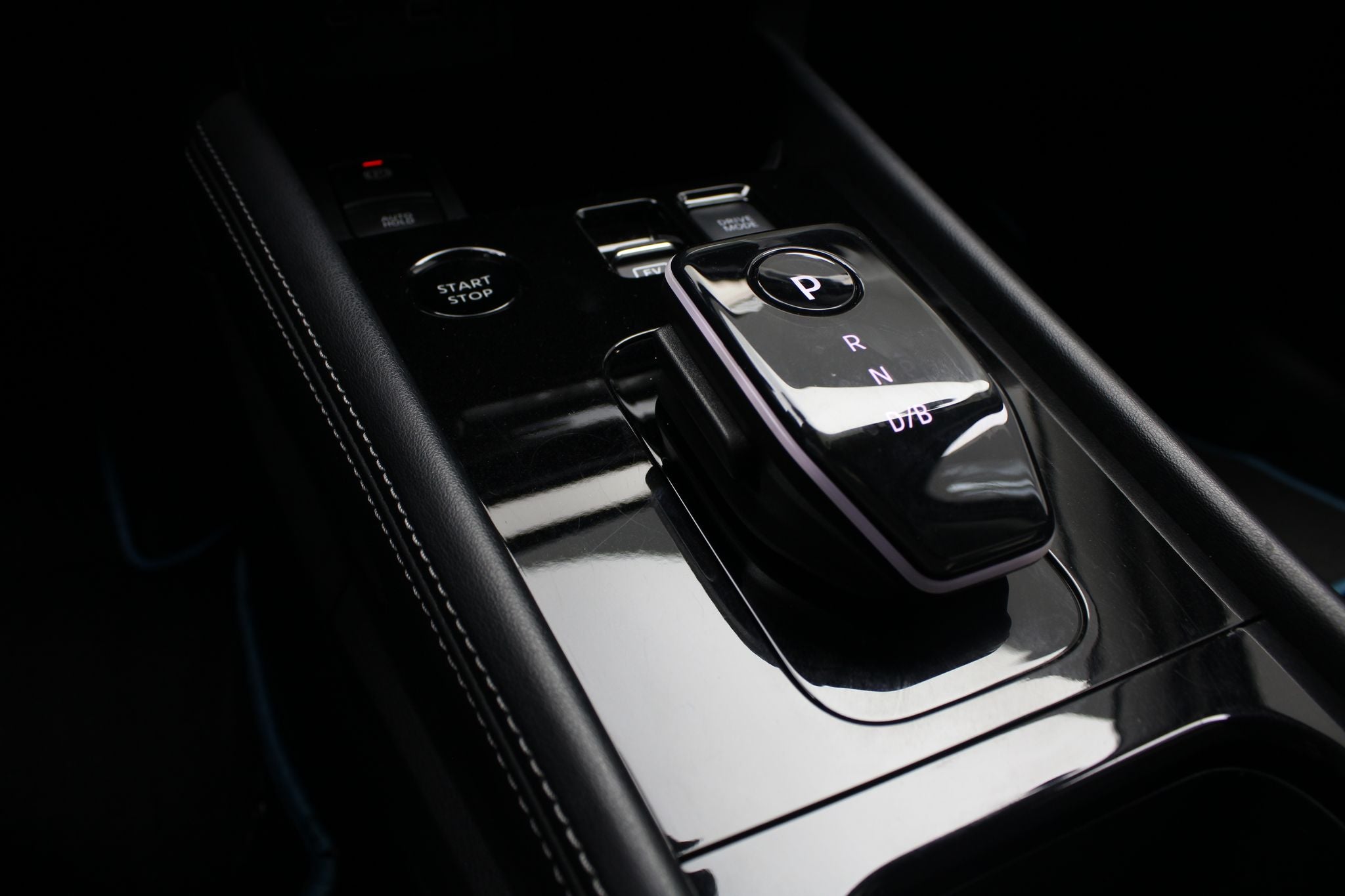 2025 Nissan Kicks E-Power Platinum At